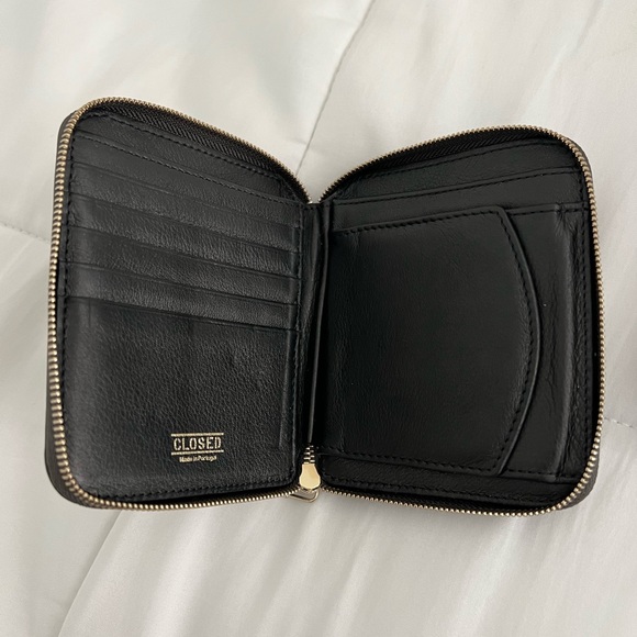 Closed Wallet - Picture 3 of 3